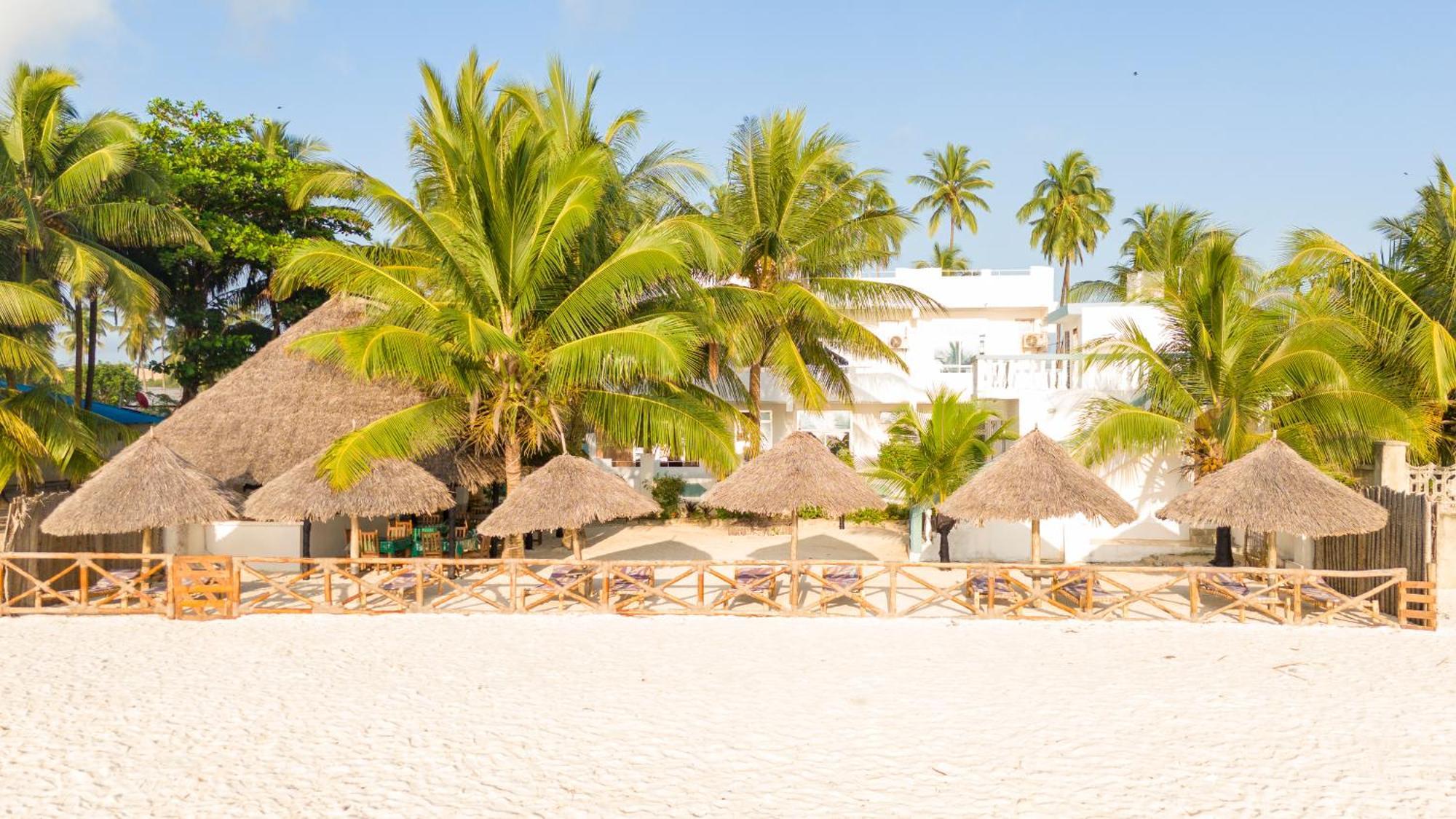 Sands Inn Hotel Pwani Mchangani Bagian luar foto