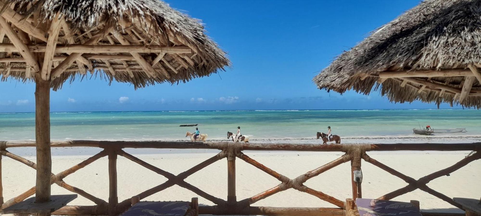 Sands Inn Hotel Pwani Mchangani Bagian luar foto